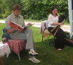 Raamatukogupiknik Marana lilleaias - kohtumine  Valdur Mikita ja Mari Tammariga.