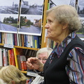 Suure-Jaani raamatukogu tutvustas 105. sünnipäeva tähistamise nädala raames ajalootuba ja tänas abilisi.