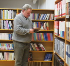 Suure-Jaani raamatukogu tutvustas 105. sünnipäeva tähistamise nädala raames ajalootuba ja tänas abilisi.