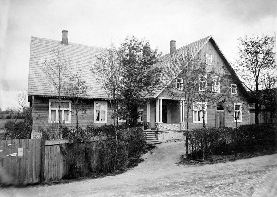 Johannes Moistusele kuulunud elamu-apteek 1908. a