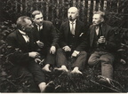 Mart Saar oma Vastemõisa sõpradega suvel 1929