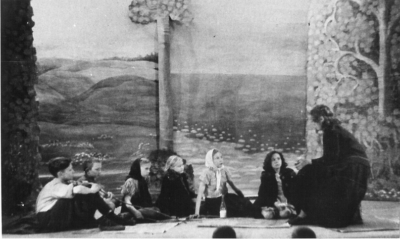 Murueit ja karjalapsed näidendis "Soovisõrmus" 1941.a. Paul Kondase dekoratsioonid