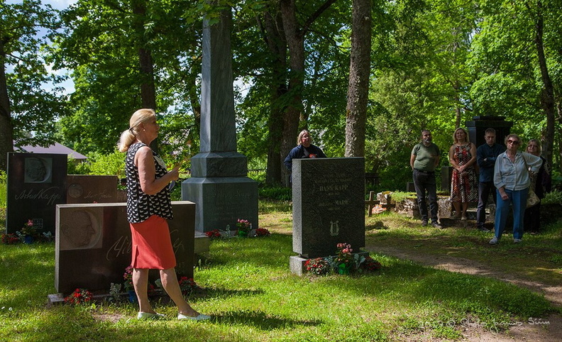 Suure-Jaani muusikafestival.  Mälestushetk kalmistul.