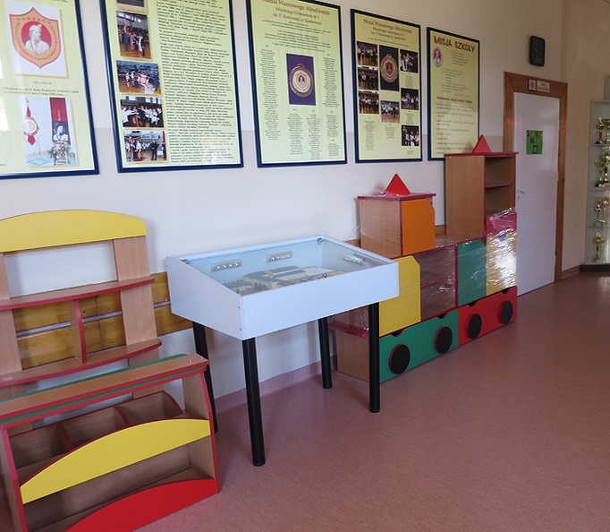 Rahvusvaheline noorte puhkpilliorkester Wersalinka Zambrowis. Koolimajas, kus harjutatakse, alustab I korrusel sügisel tööd lasteaed.