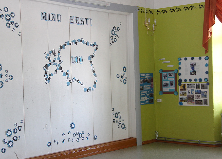 Lahmuse koolis on avatud õpilastööde näitus.