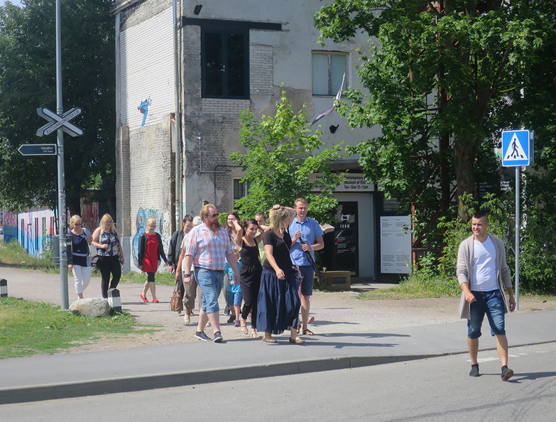 Suure-Jaani muusikafestivali korraldusmeeskord preemiareisil Tallinnas Energia avastuskeskuses, loomaiaias ja Viikingite külas.