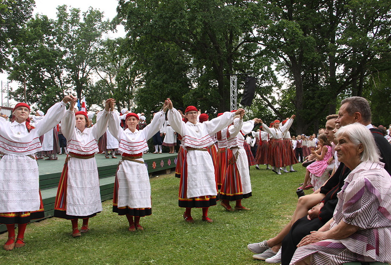 Põhja-Sakala valla I laulu- ja tantsupidu.