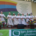 Vastemõisa naisrühm Vastsed Naised Põhja-Sakala valla sõpruslinnas Hajnowkas. Esinemas Piisoni laadal.