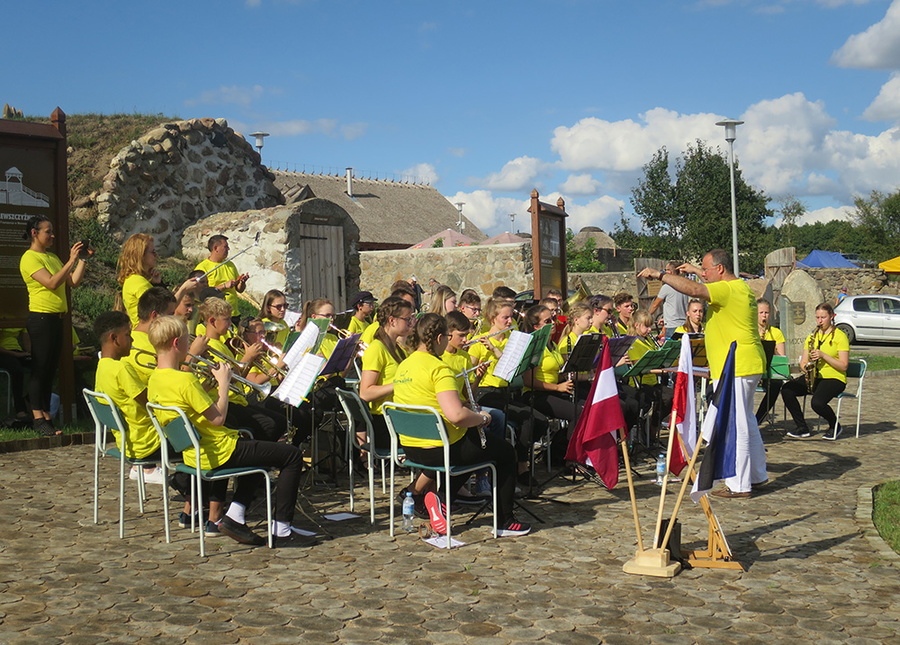 Rahvusvahelise noorte puhkpilliorkestri Wersalinka kokkumänguharjutused Jasionowkas ja kontserdid Poolas.