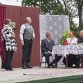 Vastemõisa kultuurimaja näitetrupp Poolvillased mängis Suure-Jaani laululaval näidendit "Niskamäe naised".