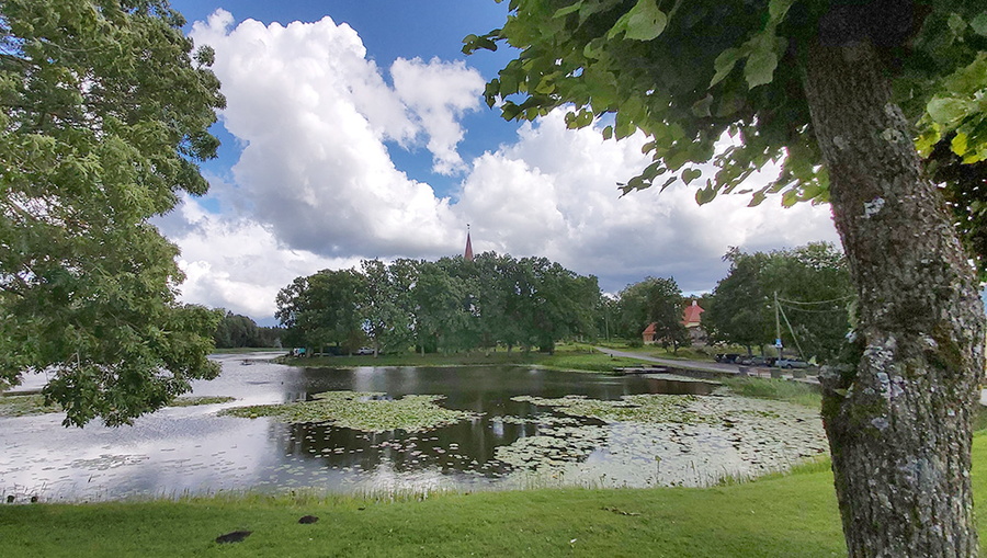 Paviljoni taastamine Suure-Jaani paisjärvel.