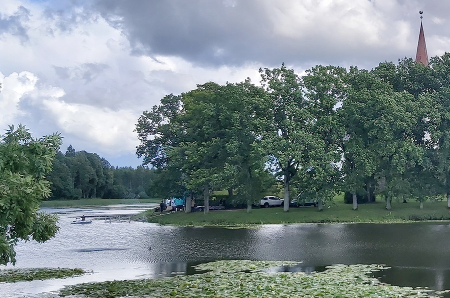 Paviljoni taastamine Suure-Jaani paisjärvel.