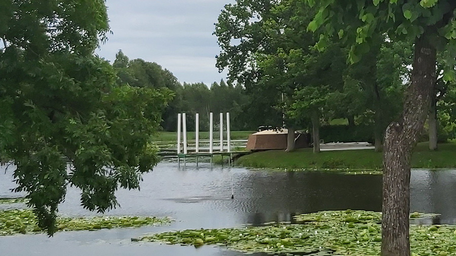 Paviljoni taastamine Suure-Jaani paisjärvel.