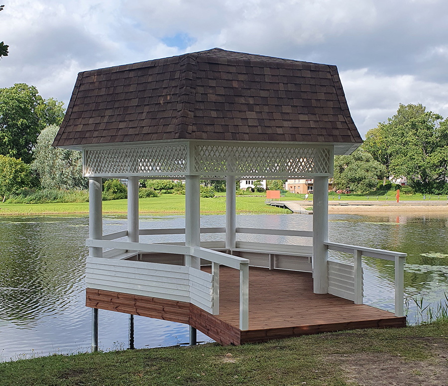 Paviljoni taastamine Suure-Jaani paisjärvel.