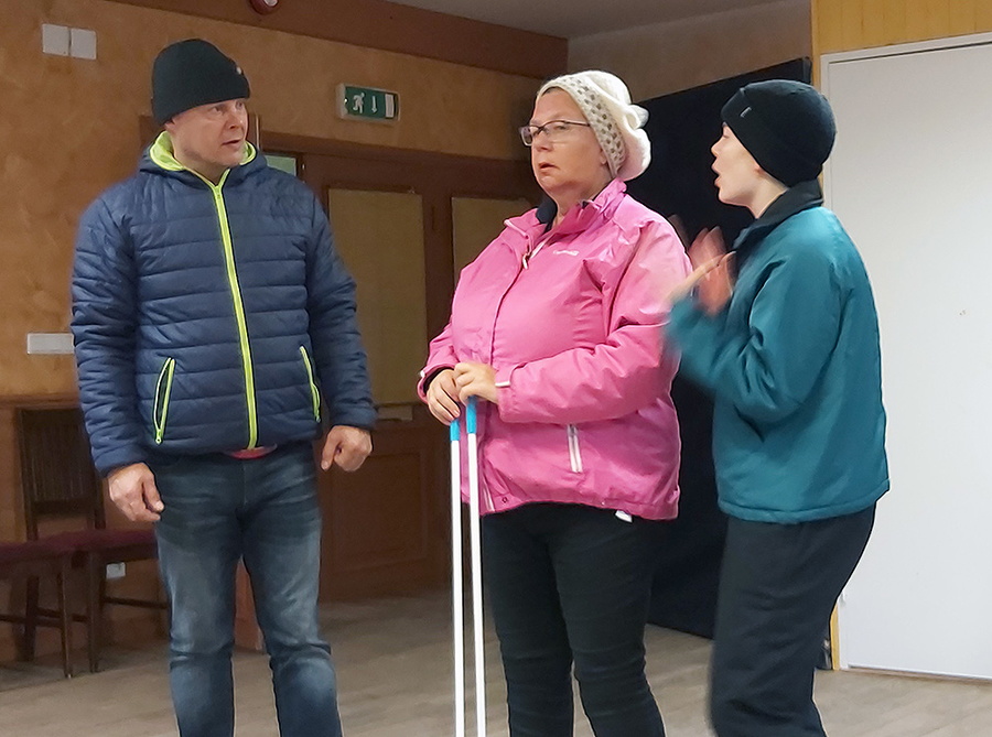 Eesti-soome näidend "Rikutud puhkus" Vanaõuel.