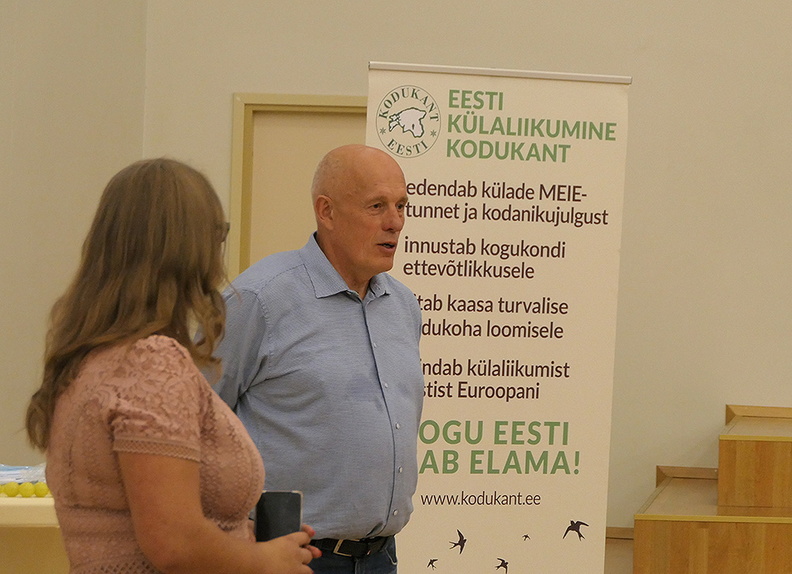 Konverents "Maale elama - aga kuidas" Suure-Jaani kooli aulas.