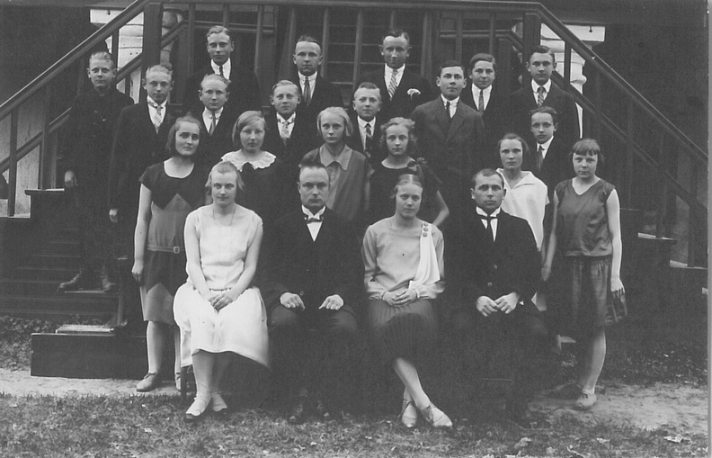 1928.a Kooli 2. lend. Õpetajad Liisa Kaasik, Jaan Jürgen, Johanna Laane(Rööp) ja Jüri Vahtramäe