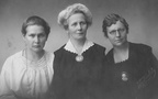 u 1918 Marie Reiman, Elisabet Luiga ja Ina Wilberg