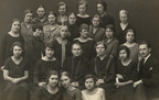 u.1925 Tartu Naisseltsi Majapidamiskooli õpilastega