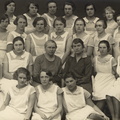 3.06.1928 Tartu Naisseltsi Majapidamiskooli õpilased. Keskel Marie Reiman