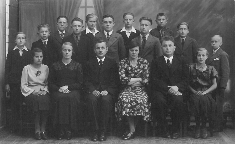 1937 11. lend. Õpetajad Johanna Rööp, Johannes Laur, ?, Jüri Vahtramäe
