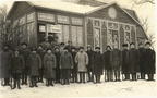 1919. a Suure-Jaani kaitseliitlased pastoraadi ees