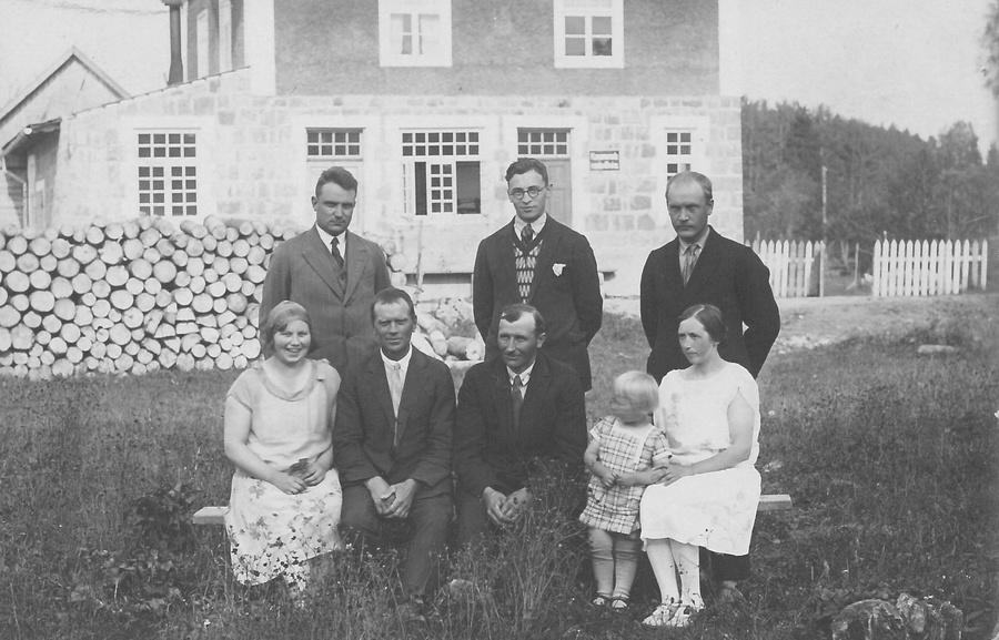 1930-ndad Taaksi meierei ees