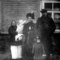 1912.a. Marie ja Artur Kapp lastega Suure-Jaanis