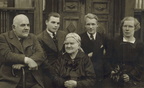 1920-ndad. Jaan ja Reet Kurrik perekonnaga