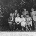1963.a augustis.  Villem Kapp koos sõpradega koduaias Suure-Jaanis