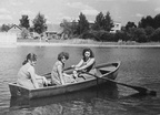 1959.a Paadiga järvel. Tagaplaanil ujumiskoht ja riietusruum