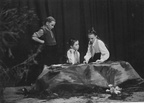 1958.a Kultuurimaja laste näitering. Juhendaja L. Andrianova. Näidend "Suure kivi juures"