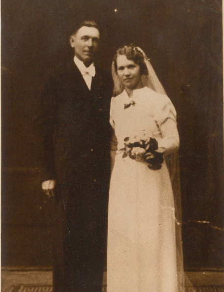 21.aug.1937.a  Sigaru Tõnis ja Helle Pärtel