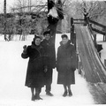 1960.a  Talvine liumägi järve ääres. Taga vasemal kiriku tõllakuur