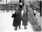 1960.a  Talvine liumägi järve ääres. Taga vasemal kiriku tõllakuur
