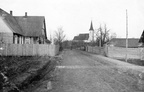 u. 1906.a Pärnu tänav. Vasakul apteegimaja