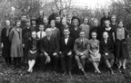 1926.a Suure-Jaani linna algkool. Esireas istuvad õpetajad  Hans Kapp, Paul Kondas ja August Ots