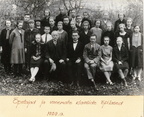 1929.a  Klassipilt. Õpetajad Hans Kapp, Paul Kondas, August Ots ja taga Klaara Rebane