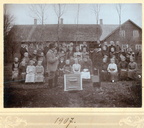 1907.a Kase kooli õpilased. Vasakul seisab Jüri Nõmmik