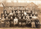 Taevere Kase kooli õpilased 1910.a Õpetaja Jüri Nõmmik