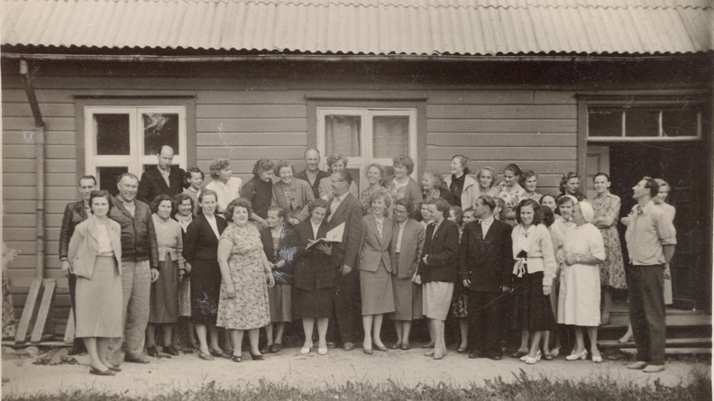 Suure-Jaani tervishoiutöötajad 1960.a Köleri 1 hoovil