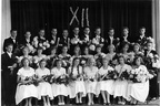 Suure-Jaani keskkooli 12. lend 1960.a. Klassijuhataja Heljo-Ly Lõugas