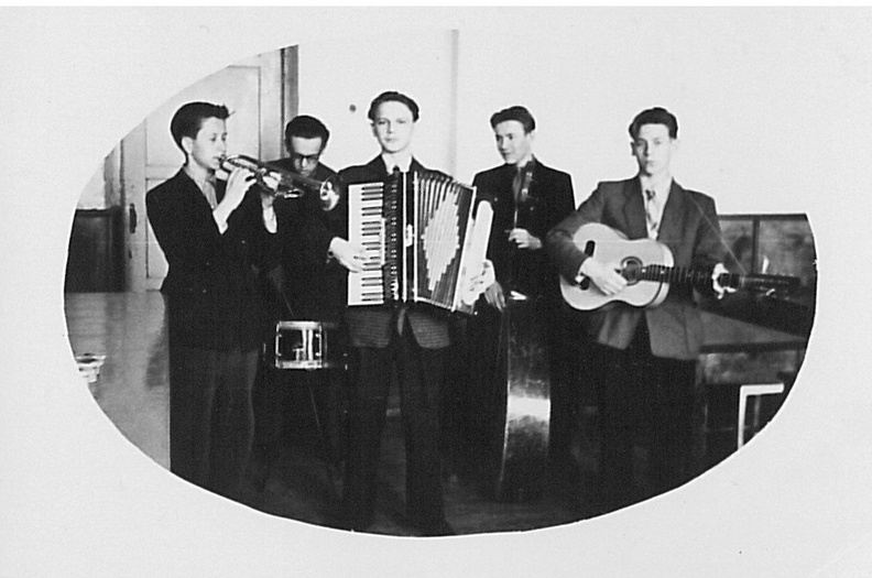 Leo Kimmel, Rein Lauk, Peeter Sisask, Enn Sääsk ja Sulev Siil 19530000_kooliansambel.jpg