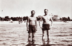 Onupojad Eugen ja Villem Kapp 1930-date lõpus Pärnus
