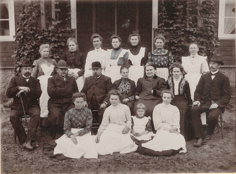 Istuvad Hans Kapp, viies Reet Kurrik ja seitsmes Tõnis Ihloff 19050000_Rosenberg_Kapp_Kurrik.jpg