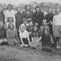 4. klass 1945.aastal. Taga õp. Linda Kadarik