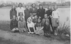 4. klass 1945.aastal. Taga õp. Linda Kadarik