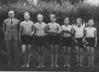 Suure-Jaani Mittetäieliku keskkooli võrkpallimeeskond 1946.a