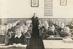 1.klass 1950.a sügisel. Õpetaja Agnes Simm