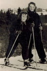 Algklasside õpetajad Maret Merila ja Anne-Mall Ilves(Pael) 1950-date lõpus